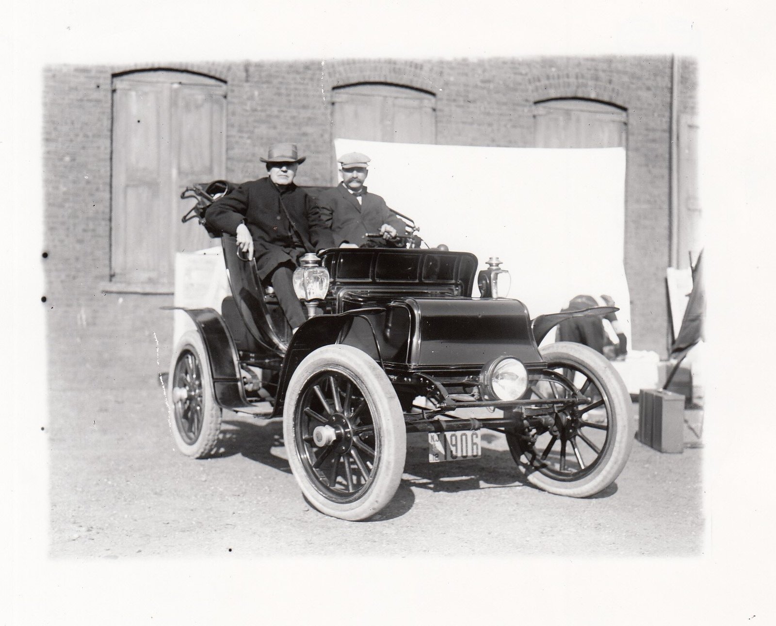 The Electric Car Is Older Than the Petrol Car. What Happened?